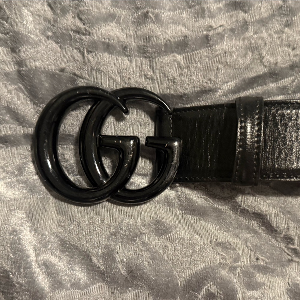 Men’s Black Gucci belt
